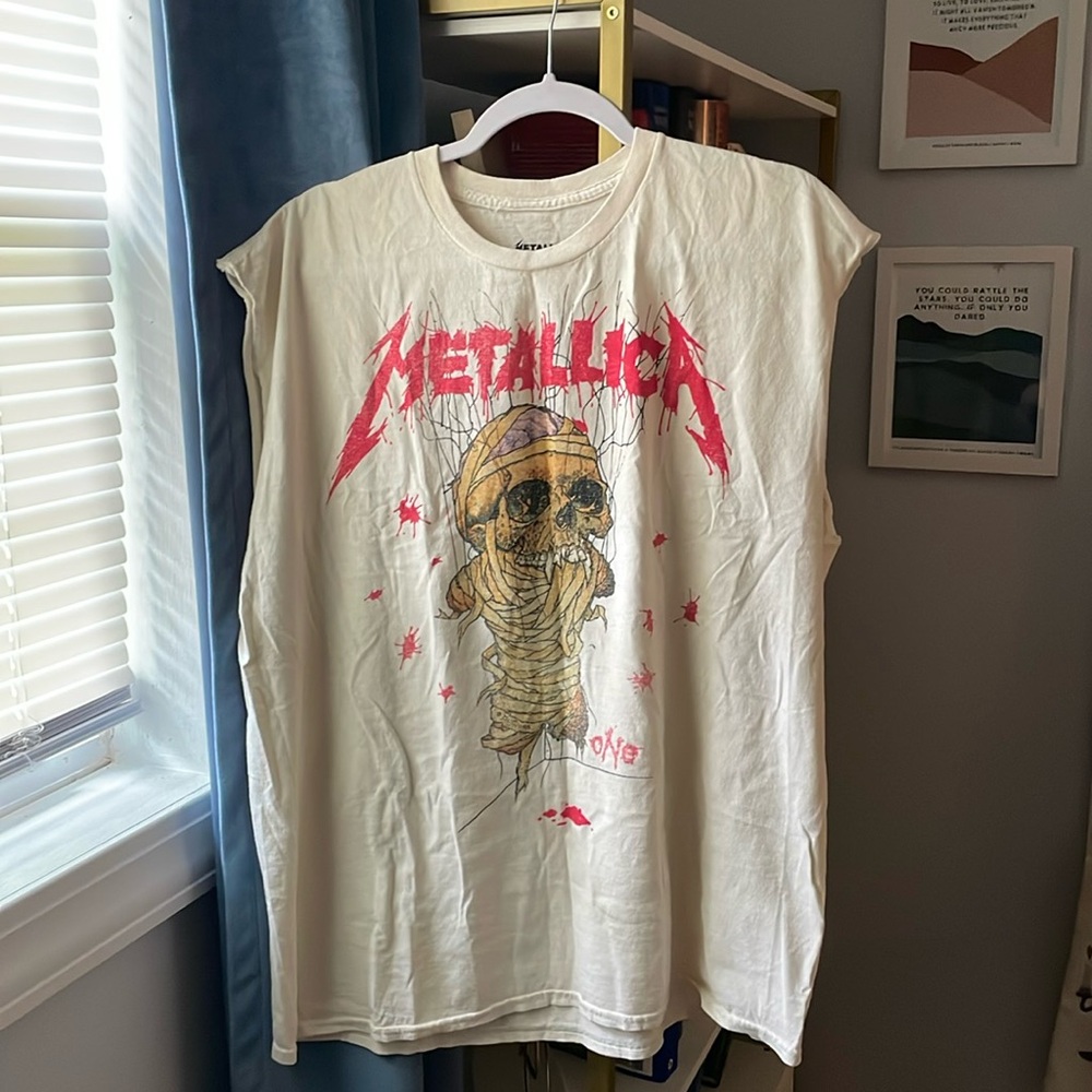 Metallica cut off shirt